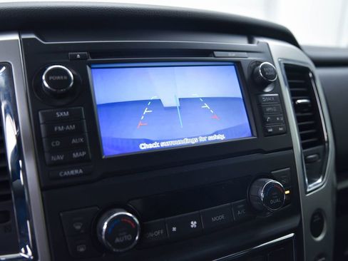 Used 2018 Nissan Titan SV w/ SV Convenience Package image 22