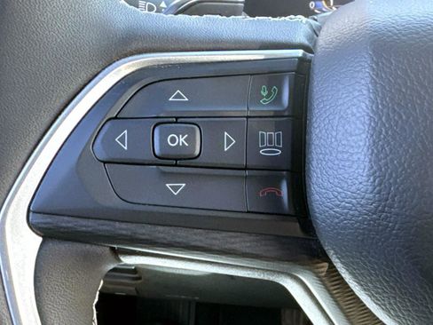 Used 2023 Jeep Grand Cherokee Altitude image 16