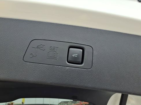 Certified 2025 Lincoln Corsair AWD image 21