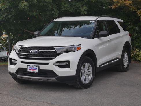 Certified 2023 Ford Explorer XLT AWD/4WD image 2