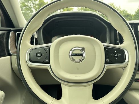 Used 2021 Volvo XC60 T6 Momentum w/ Premium Package image 15