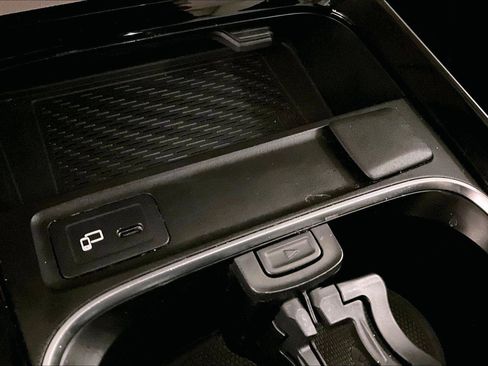 Used 2021 Mercedes-Benz GLB 250 4MATIC image 32