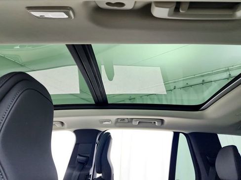 Certified 2025 Volvo XC90 B6 Plus image 22