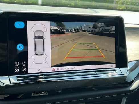 New 2025 Volkswagen Atlas SEL image 16