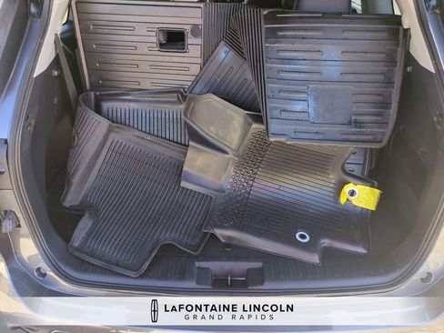 Used 2024 Toyota Highlander XLE image 29