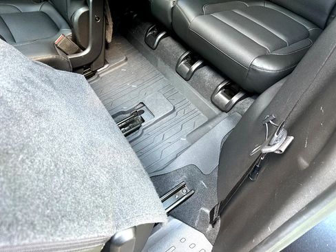 Used 2019 GMC Acadia SLT w/ Black Edition image 23