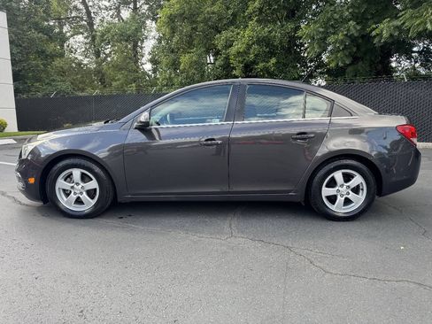 Used 2015 Chevrolet Cruze LT FWD image 2
