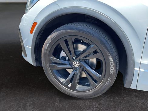 Used 2023 Volkswagen Tiguan SE R-Line FWD image 9