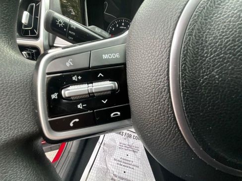 Used 2023 Kia Sorento LX image 16