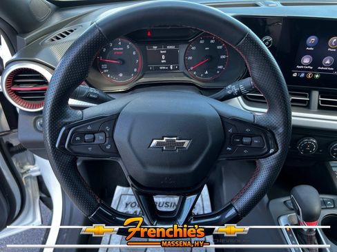 Used 2024 Chevrolet Trax RS FWD image 11