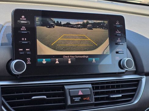 Used 2018 Honda Accord Touring image 9