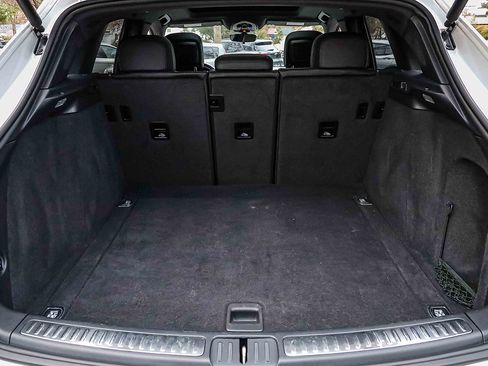 Used 2021 Porsche Macan image 24