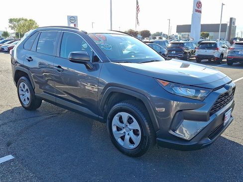 Used 2019 Toyota RAV4 LE AWD/4WD image 3