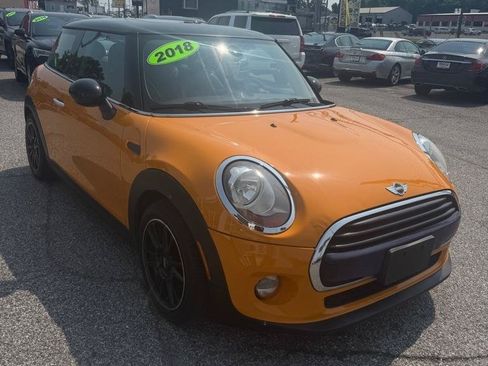 Used 2018 MINI Cooper 2-Door Hardtop w/ Cold Weather Package FWD image 4