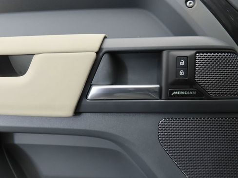 Used 2024 Land Rover Defender 110 X-Dynamic SE image 22