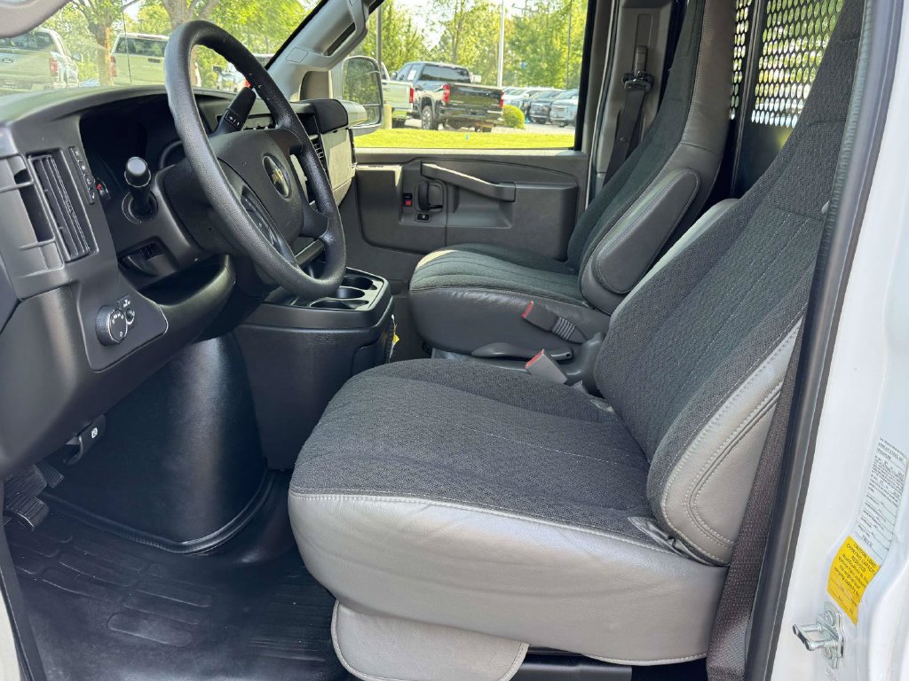 Used 2025 Chevrolet Express 2500 w/ Driver Convenience Package RWD image 21