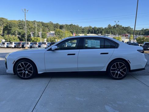 Used 2025 BMW i7 eDrive50 w/ M Sport Package image 5
