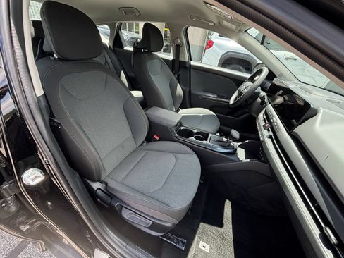 Used 2025 Kia K4 FWD image 36