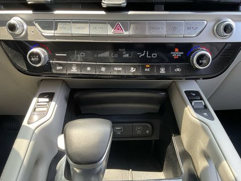 Used 2023 Kia Telluride EX w/ EX Captain's Chair Package FWD image 27