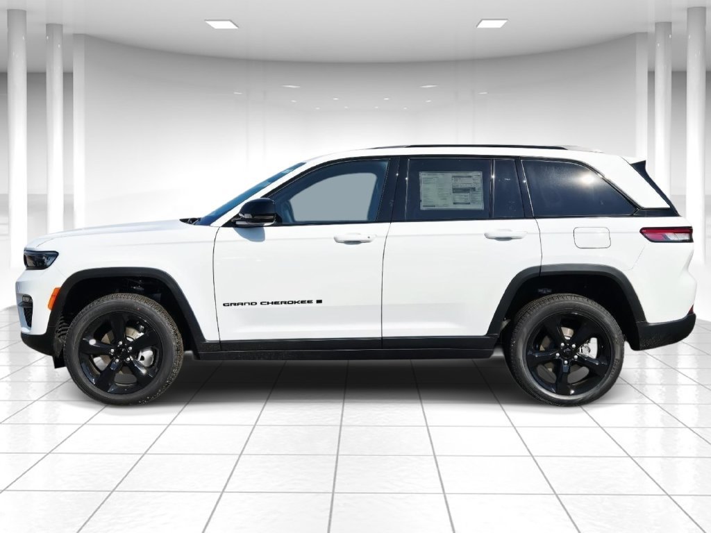 Certified 2025 Jeep Grand Cherokee Limited w/ Black Appearance Package AWD/4WD image 6