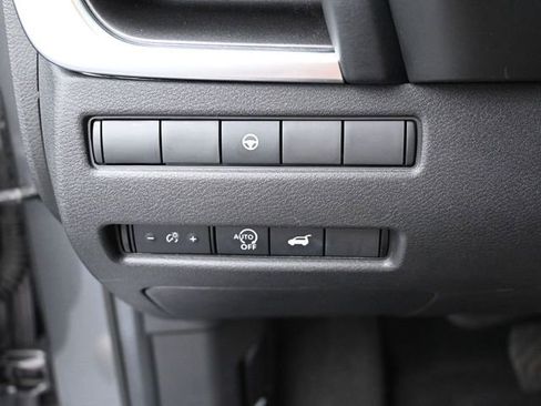 Used 2024 Nissan Rogue SV image 17