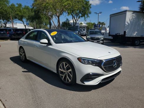 Used 2025 Mercedes-Benz E 350 4MATIC Sedan image 7