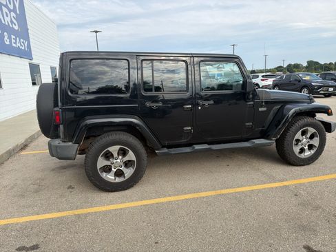 Used 2014 Jeep Wrangler Unlimited Sahara AWD/4WD image 3