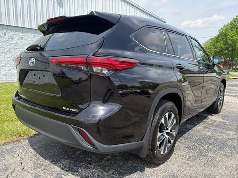 Used 2020 Toyota Highlander XLE AWD/4WD image 18