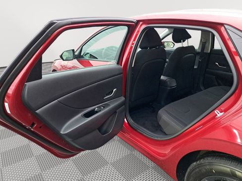 Used 2023 Hyundai Elantra Blue image 13