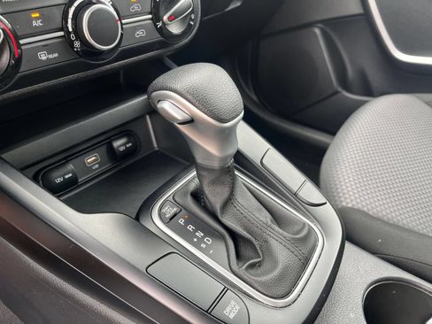 Used 2025 Kia Soul LX w/ LX Technology Package FWD image 41