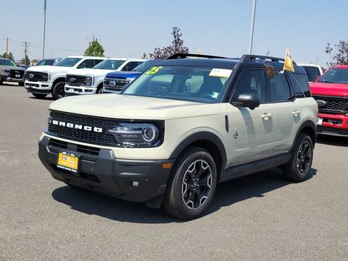 Certified 2025 Ford Bronco Sport Outer Banks w/ Outer Banks Tech Package+ AWD/4WD image 1