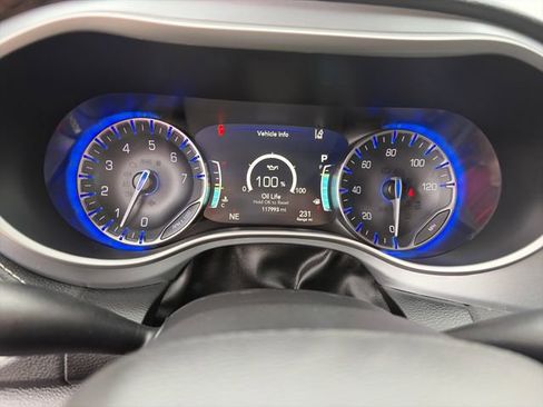 Used 2022 Chrysler Pacifica Touring AWD/4WD image 29