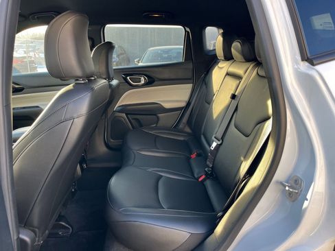 Used 2025 Jeep Compass Limited image 27