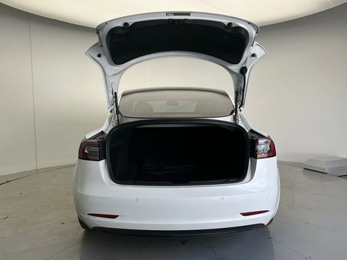 Used 2018 Tesla Model 3 Mid Range image 5