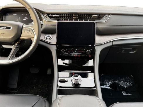 New 2025 Jeep Grand Cherokee Limited w/ Black Appearance Package image 11