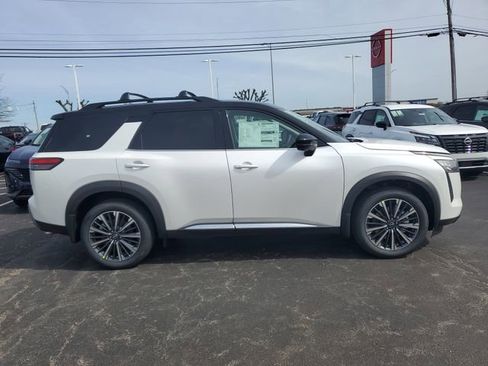 New 2026 Nissan Pathfinder Platinum AWD/4WD image 8