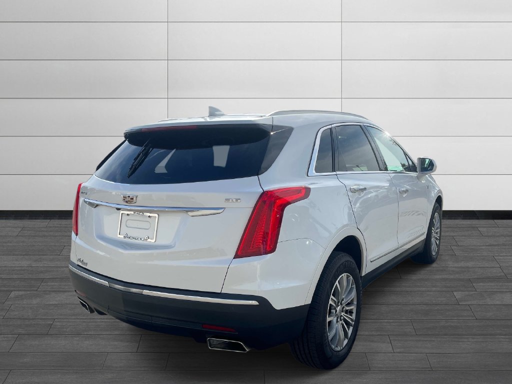 Used 2017 Cadillac XT5 Luxury w/ Driver Awareness Package FWD image 5