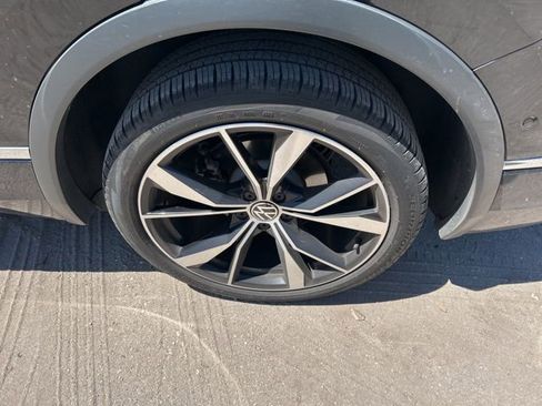 Used 2024 Volkswagen Tiguan SEL R-Line image 15