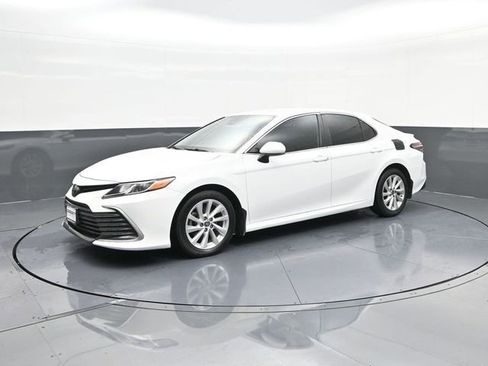 Used 2022 Toyota Camry LE FWD image 30