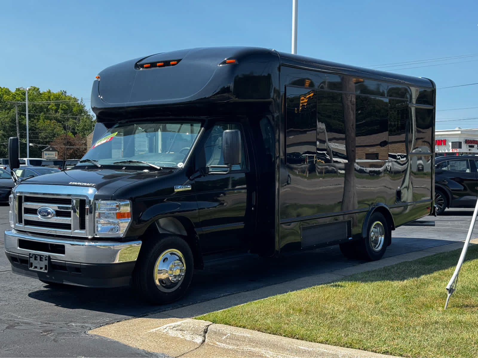 Used 2025 Ford E-450 and Econoline 450 Super Duty w/ Shuttle Bus Prep Package RWD image 3