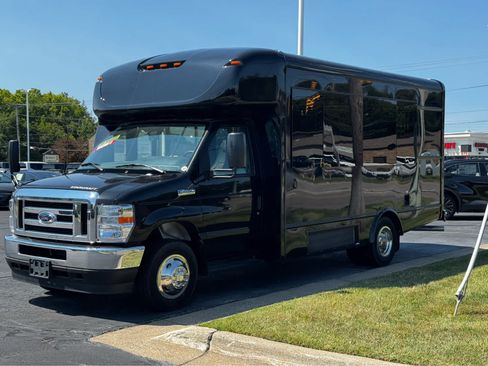 Used 2025 Ford E-450 and Econoline 450 Super Duty w/ Shuttle Bus Prep Package RWD image 3