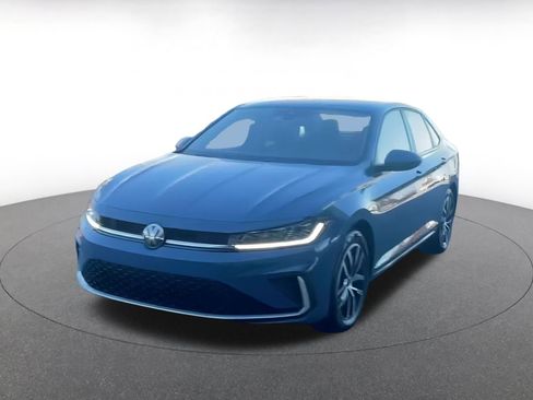 Used 2025 Volkswagen Jetta SE image 8