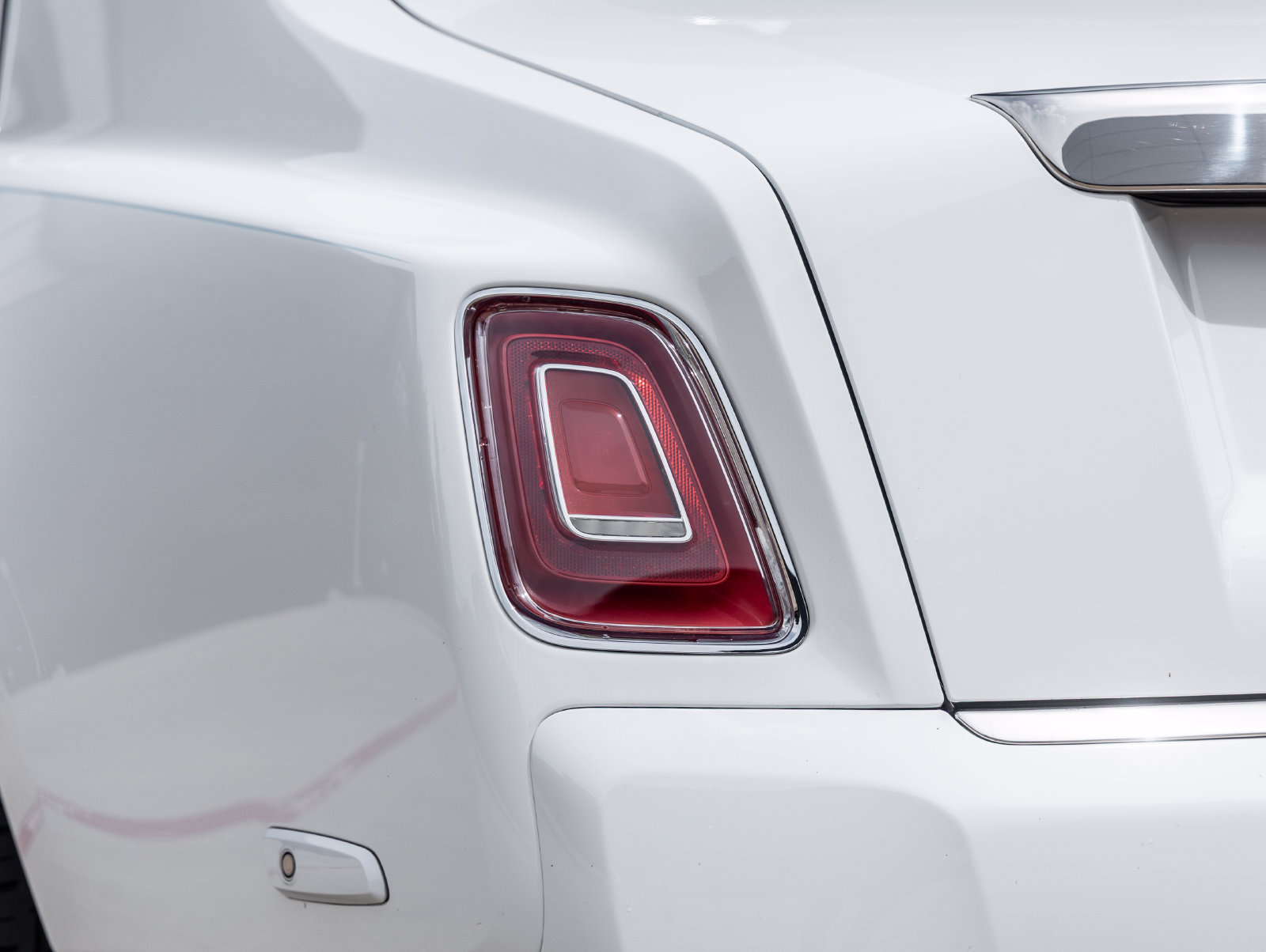 Used 2023 Rolls-Royce Phantom Extended Wheelbase w/ Leather Finishing Pack RWD image 14