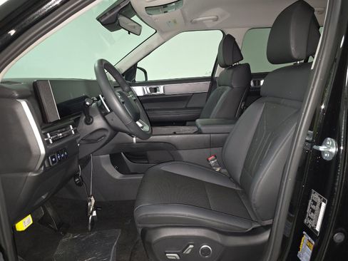 Used 2025 Hyundai Santa Fe SEL FWD image 7