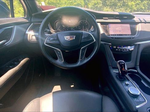 Certified 2025 Cadillac XT5 Premium Luxury AWD/4WD image 5