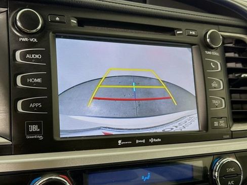 Used 2019 Toyota Highlander Limited FWD image 14