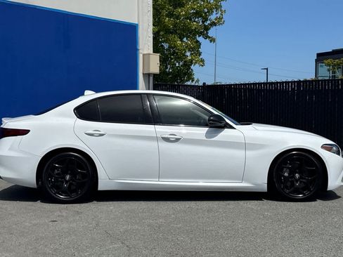 Used 2021 Alfa Romeo Giulia Sprint w/ Nero Edizione RWD image 2