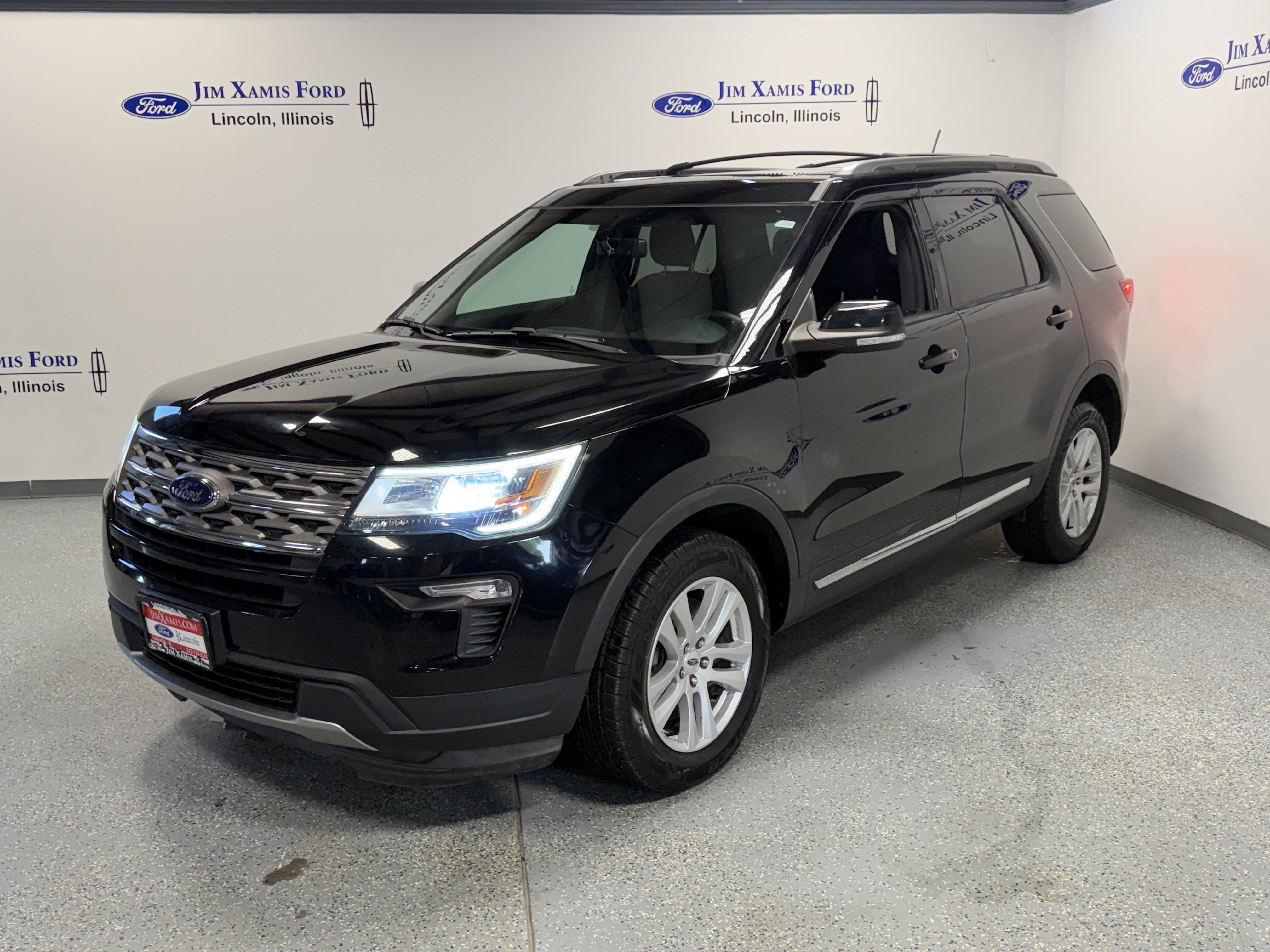 Used 2018 Ford Explorer XLT w/ Equipment Group 201A AWD/4WD image 3