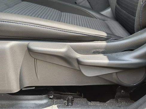 Used 2025 Chevrolet Trax LT FWD image 28