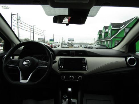 Used 2021 Nissan Versa SV image 9